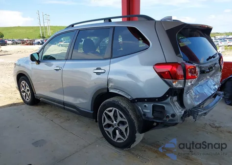 2021 Subaru Forester Premium z USA, uszkodzony, nr VIN JF2SKAFC4MH500973